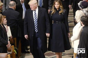 Трамп со своей семьей посетил межконфессиональный молебен