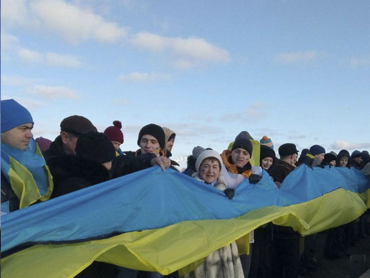 К Киеве активисты образовали живую цепь к 98-й годовщине Акта воссоединения