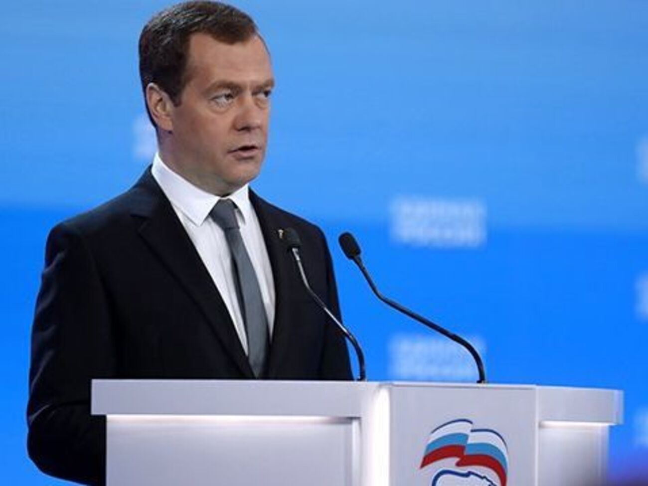 Медведев выступил на съезде партии "Единая Россия" в Москве