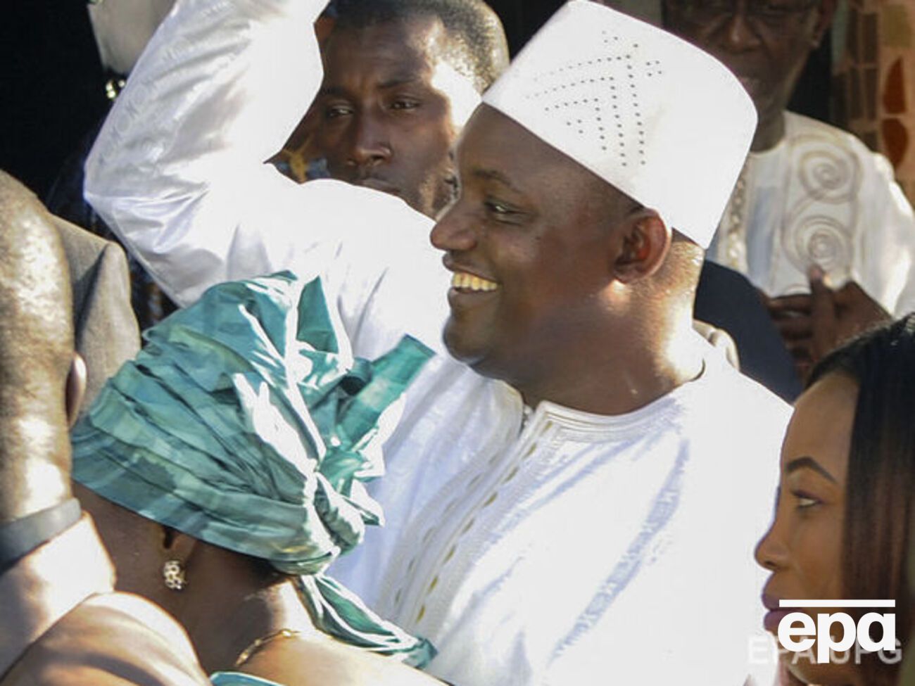 Завтра Барроу вернется в Гамбию