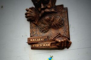 Барельеф Грушевского появился в Ужгороде