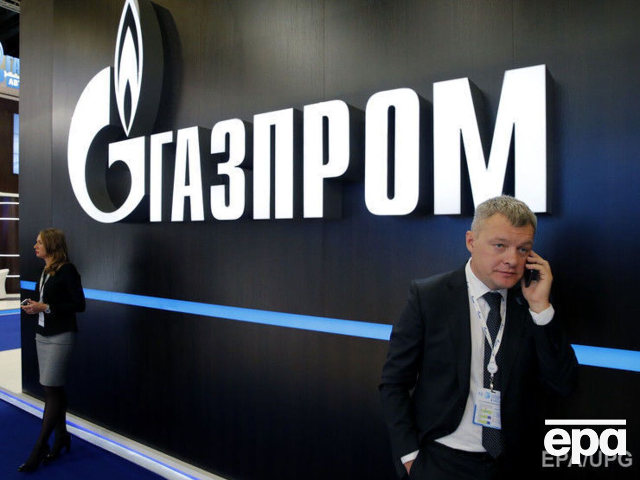 "Газпром" впервые за много лет больше не может обеспечить все свои инвестиции за счет свободного денежного потока и вынужден увеличивать долг, отмечает издание