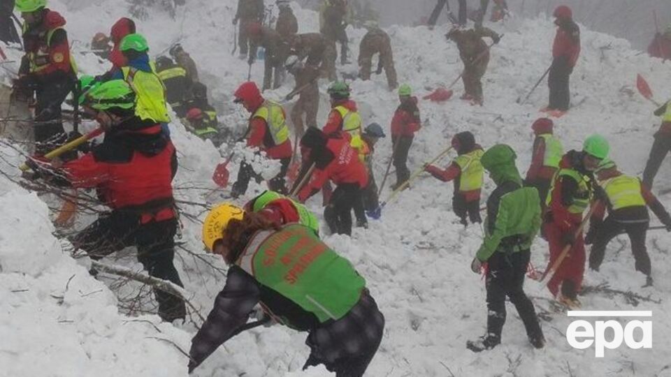Спасателям понадобилось 58 часов, чтобы добраться до туристов, заблокированных в отеле