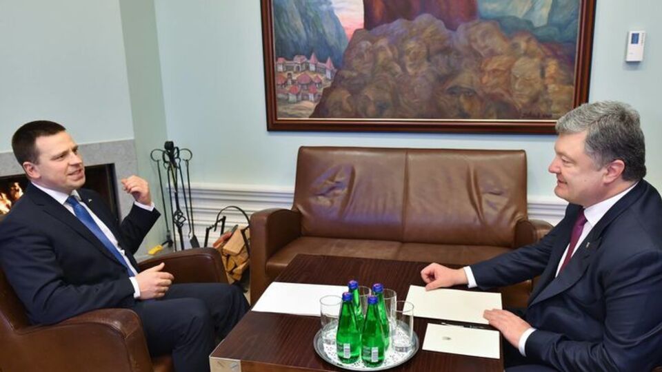 Петр Порошенко обсудил с Юри Ратасом расширение торгово-экономического сотрудничества между Украиной и Эстонией