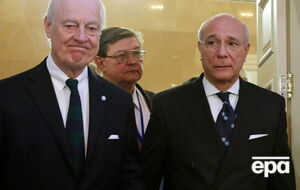 Спецпосланник ООН Стаффан де Мистура (слева) на встрече по Сирии в Астане