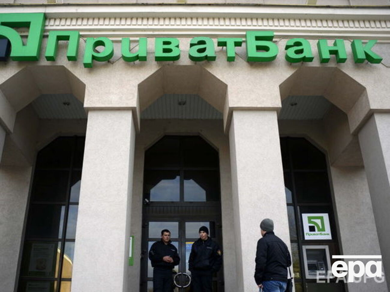 Иски иностранных кредиторов "ПриватБанка", потерявших деньги в ходе его национализации, чреваты блокированием расчетов через зарубежные счета, пишет издание Finclub
