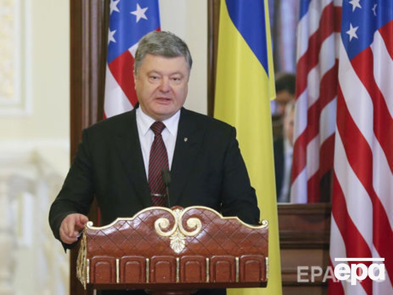 Порошенко: Россия совершает кибератаки не только против Украины