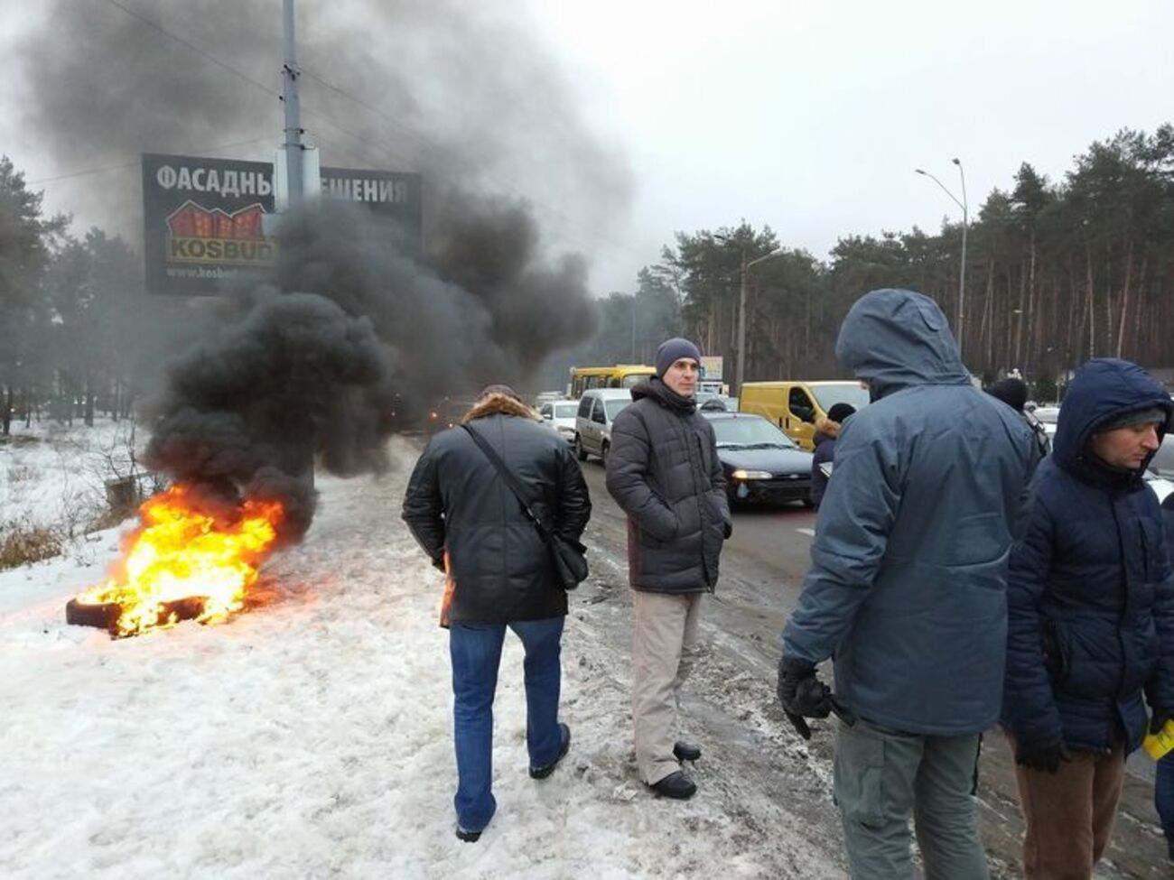 Участники акций протеста переместились под Кабмин