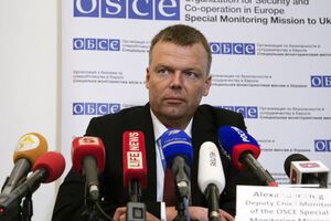 Хуг (на фото) встретился с Захарченко