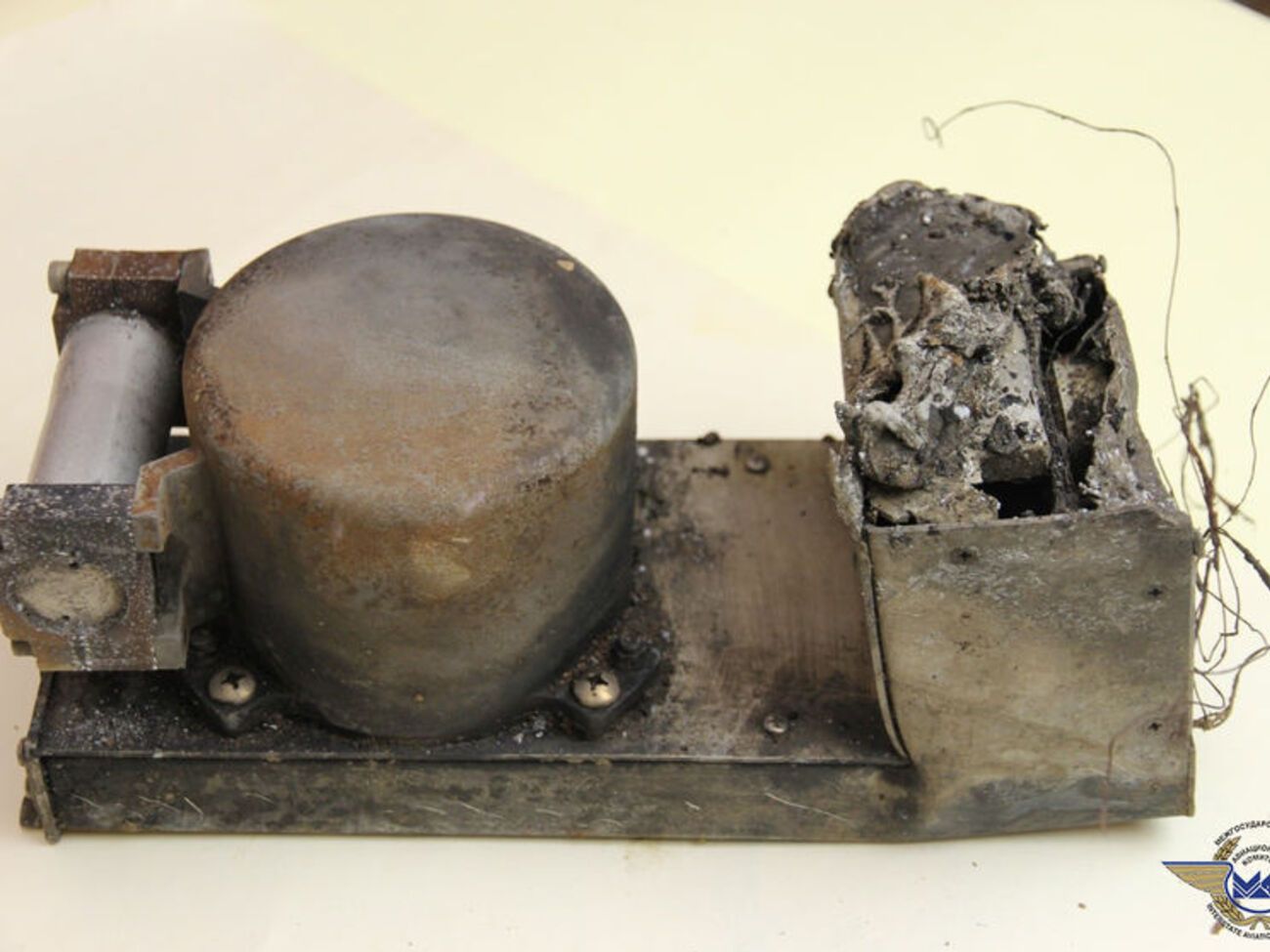 Бортовые самописцы самолета серьезно повреждены