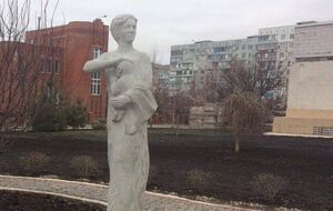В Мариуполе во вторую годовщину обстрела "Восточного" открыли новый памятник. Фоторепортаж