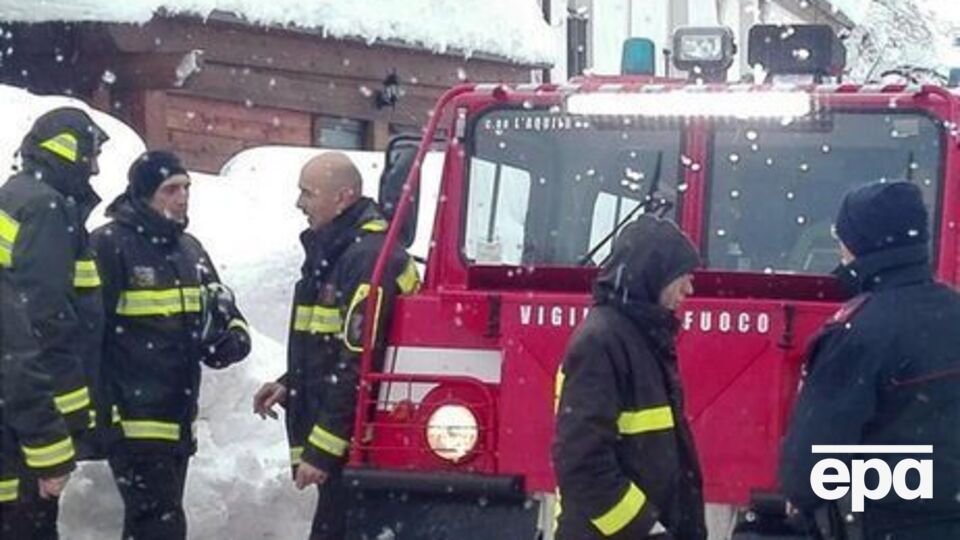 Спасательная операция продолжается