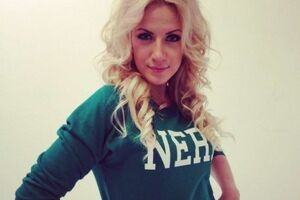 Никитюк: Говорят, солнце, уходя с небосвода, уносит с собой цветок, который своим сиянием освещает небо ярко-красным, оранжевым, а иногда розовым светом