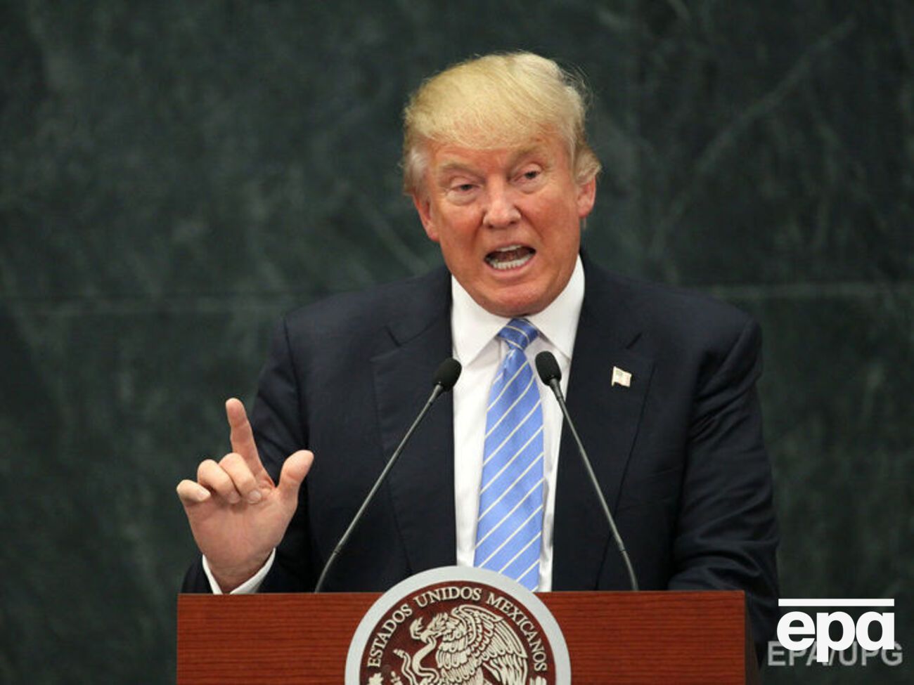 Трамп намерен временно ужесточить правила въезда в США