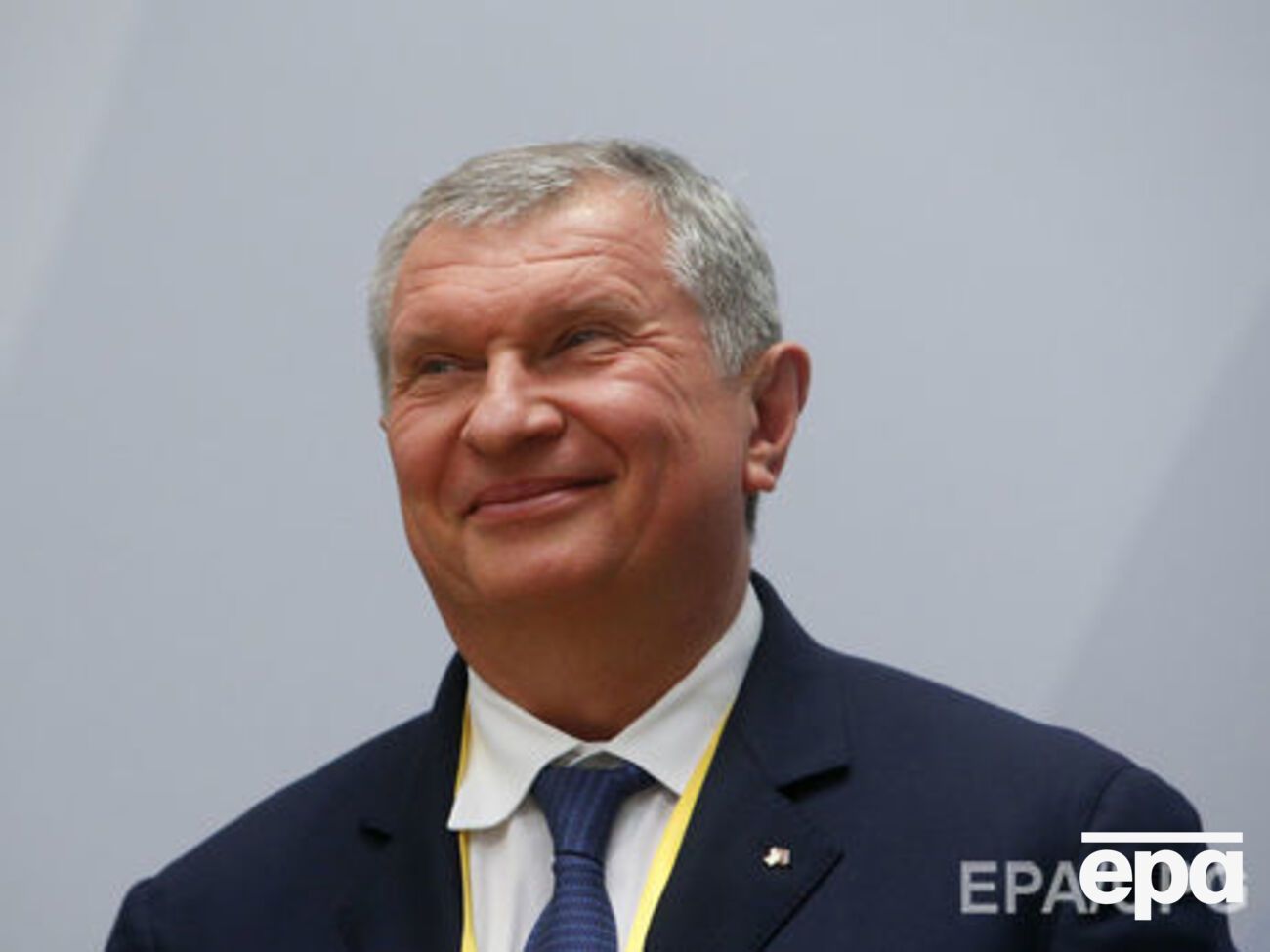 Сечин – журналисту: Вы что, предполагаете, что я могу на незаконных основаниях какими-то спецсредствами пользоваться? Конечно, нет
