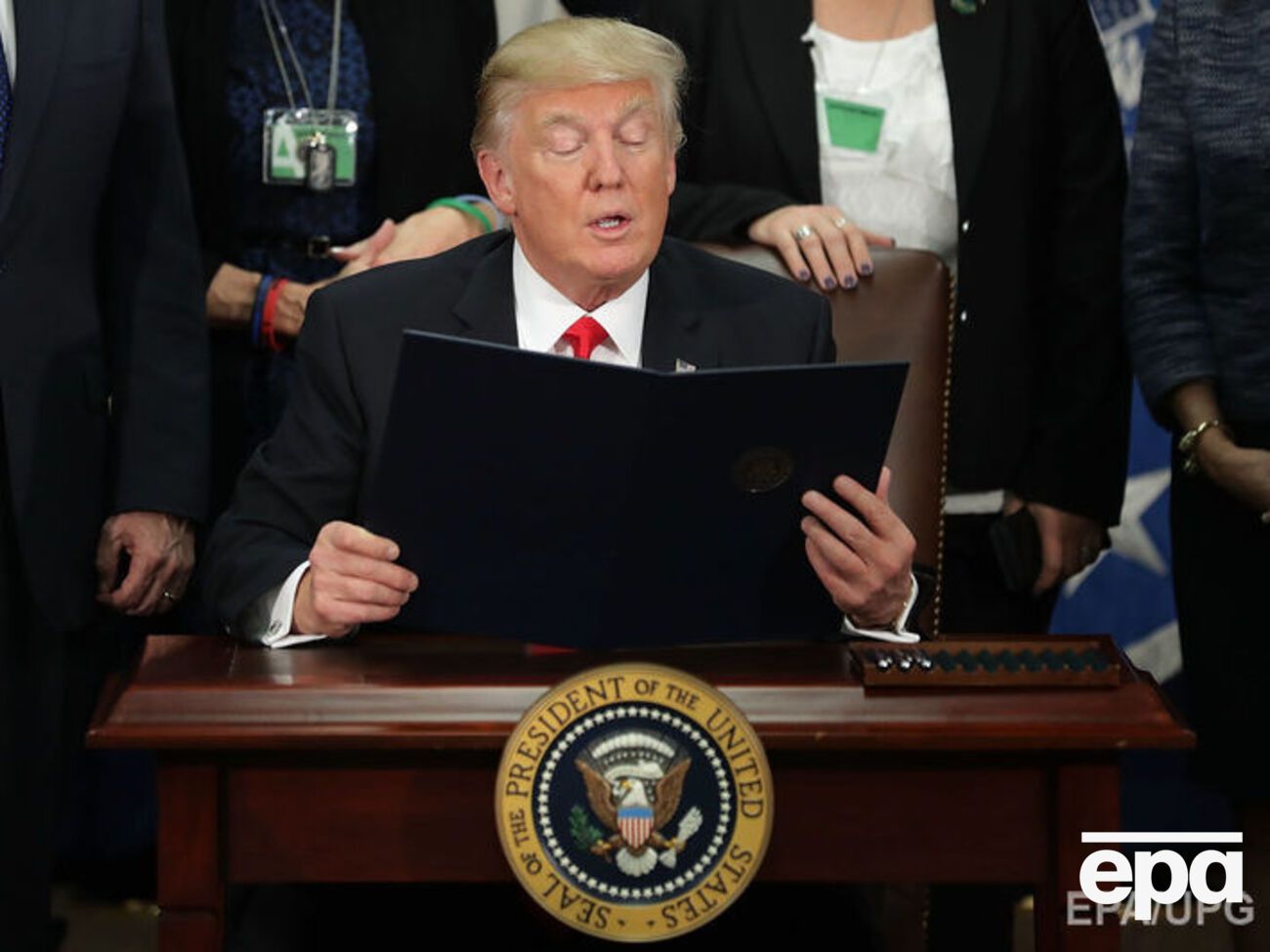 Голландцы записали шуточное обращение к Трампу