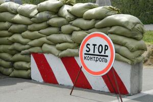 Боевики заставляют жителей выбрасывать продукты прямо на блокпосту