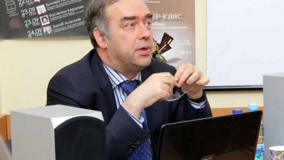 Александр Мартыненко: В Украине, к сожалению, чувствительность к любому компромату снизилась. Мы многое узнали о своих политиках. Вряд ли нас можно удивить