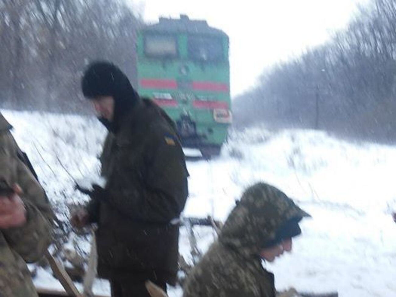 Участники акции перекрыли движение на 41-м перегоне станций "Светланово" и "Шепилово" в Луганской области