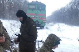 Участники акции перекрыли движение на 41-м перегоне станций "Светланово" и "Шепилово" в Луганской области