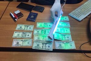 Преподавателя задержали после получения указанной суммы