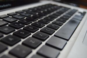 ПАСЕ призвала страны бороться с разжиганием ненависти в интернете