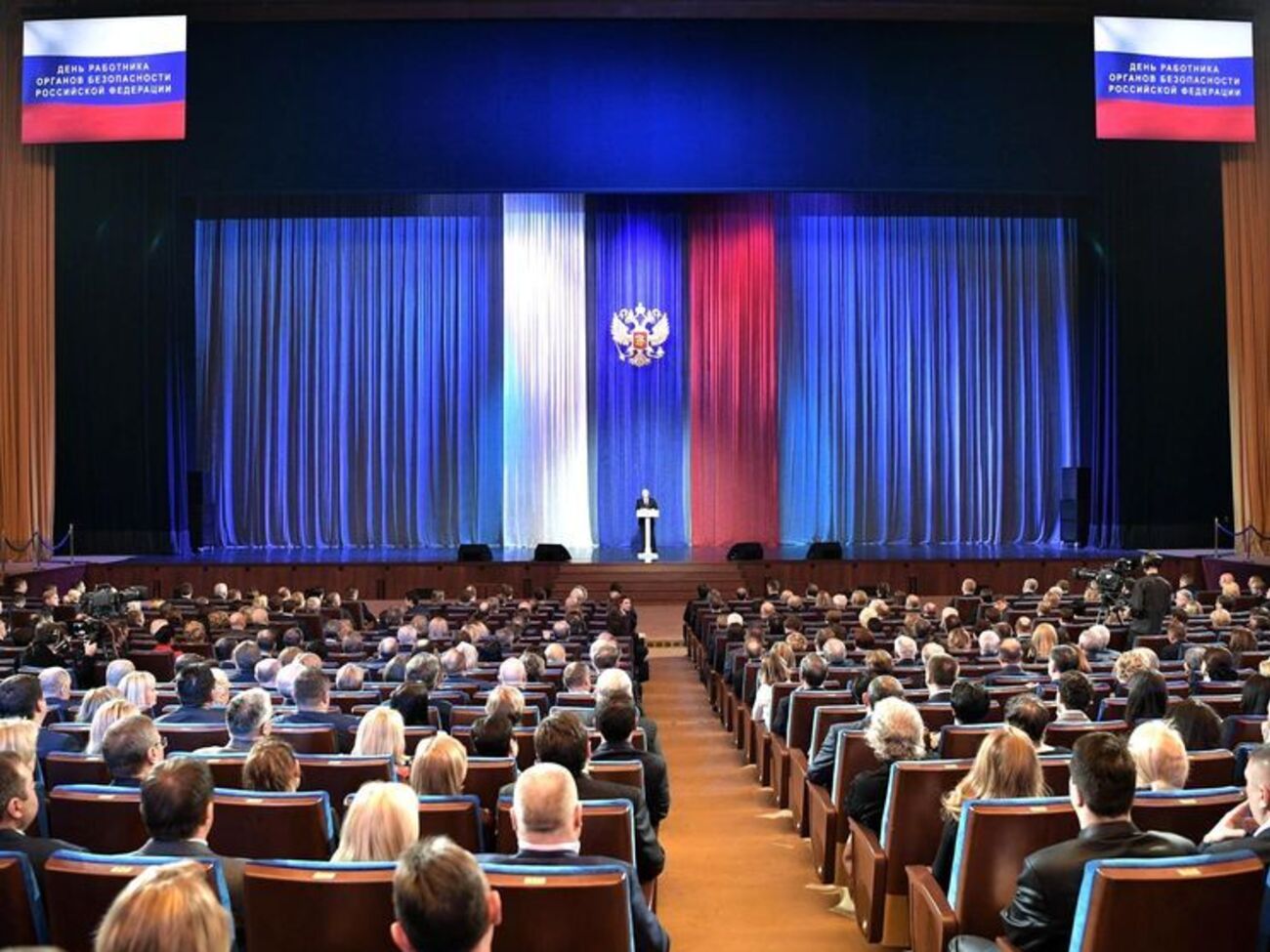 Прилюдный арест высокопоставленного офицера ФСБ может быть связан с хакерским скандалом в США