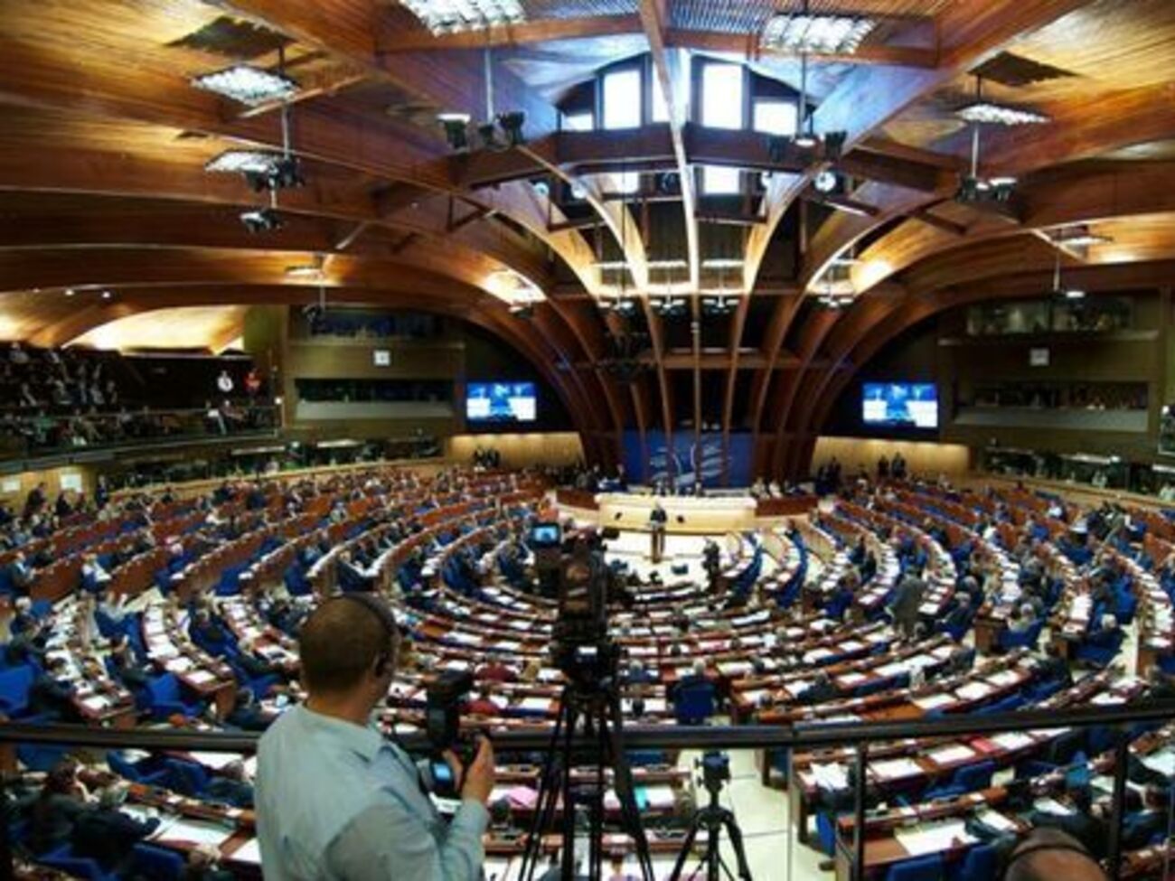 В резолюции говорится, что любое вмешательство во внутренние дела Украины абсолютно недопустимо