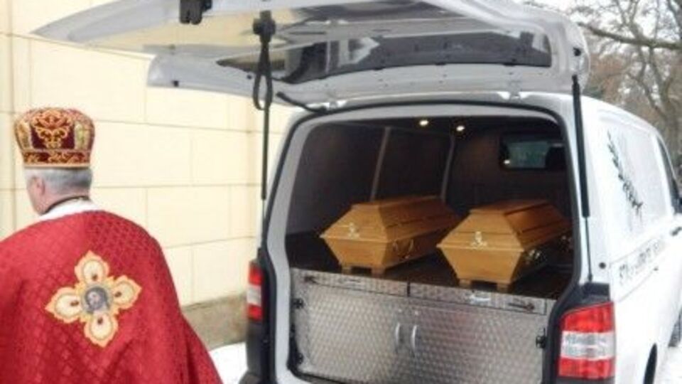 По данным СМИ, завтра прах писателя Александра Олеся и его жены доставят в Киев