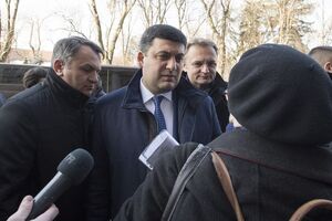 Гройсман сейчас находится во Львове (на фото с губернатором области Олегом Синюткой и мэром Андреем Садовым)