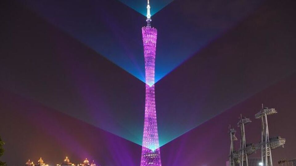 В Китае в канун лунного Нового года провели световое шоу