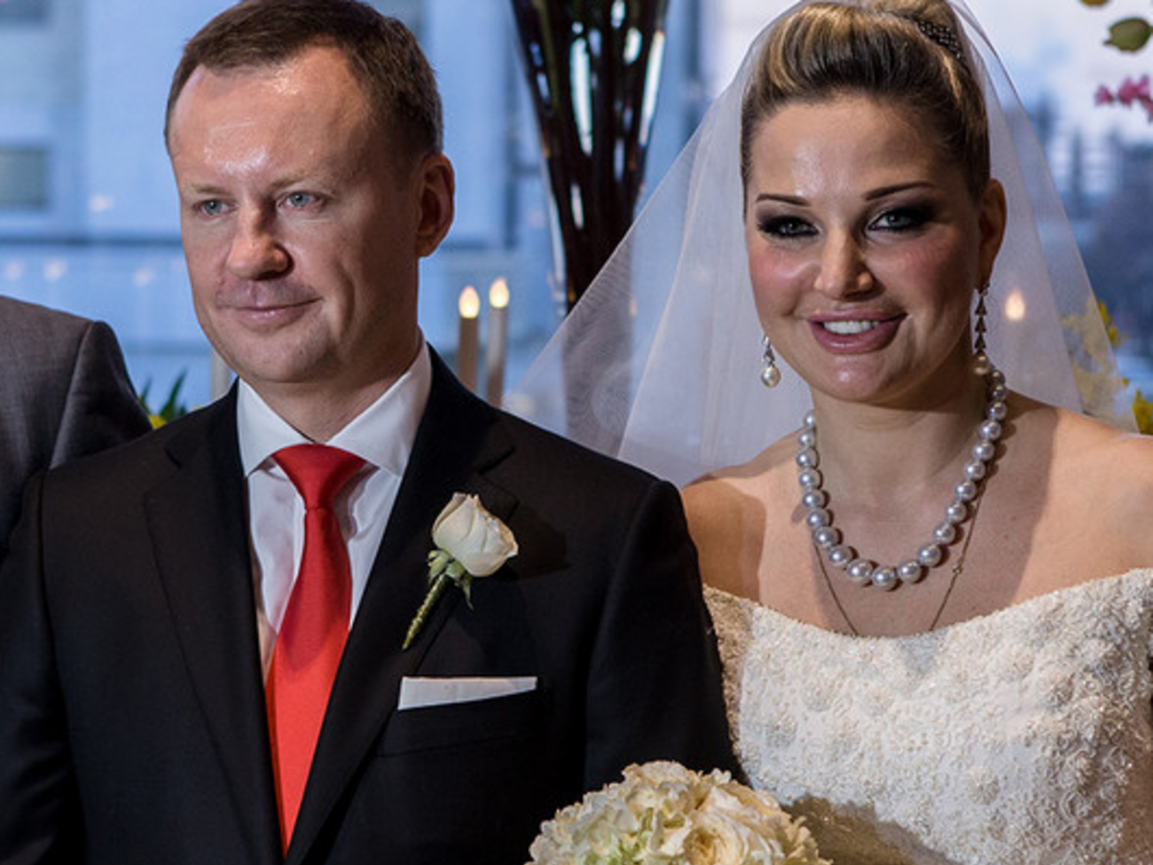 Бывший депутат Госдумы от КПРФ Денис Вороненков улетел в Киев вместе с супругой Марией Максаковой