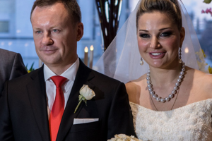 Бывший депутат Госдумы от КПРФ Денис Вороненков улетел в Киев вместе с супругой Марией Максаковой