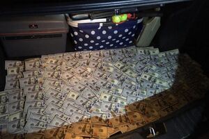 Сотрудники НАБУ задержали судью и его сообщника на "горячем" во время получения взятки