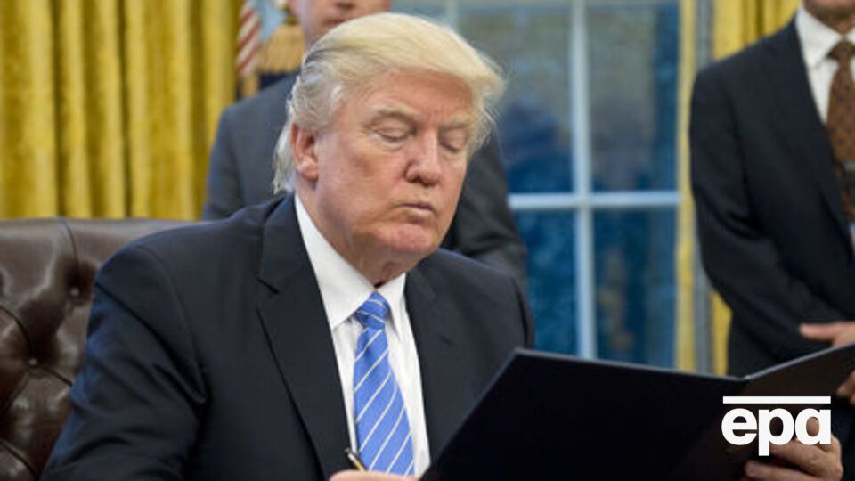 Трамп ужесточил условия проверки для прибывающих в США людей