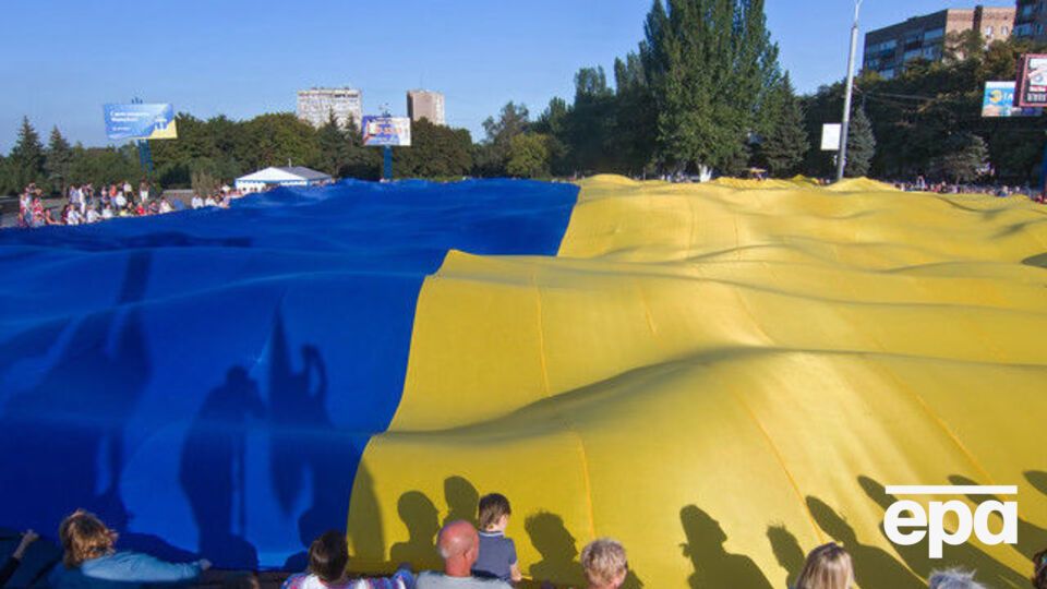 28 января 1992 года Верховная Рада утвердила сине-желтый флаг государственным флагом Украины