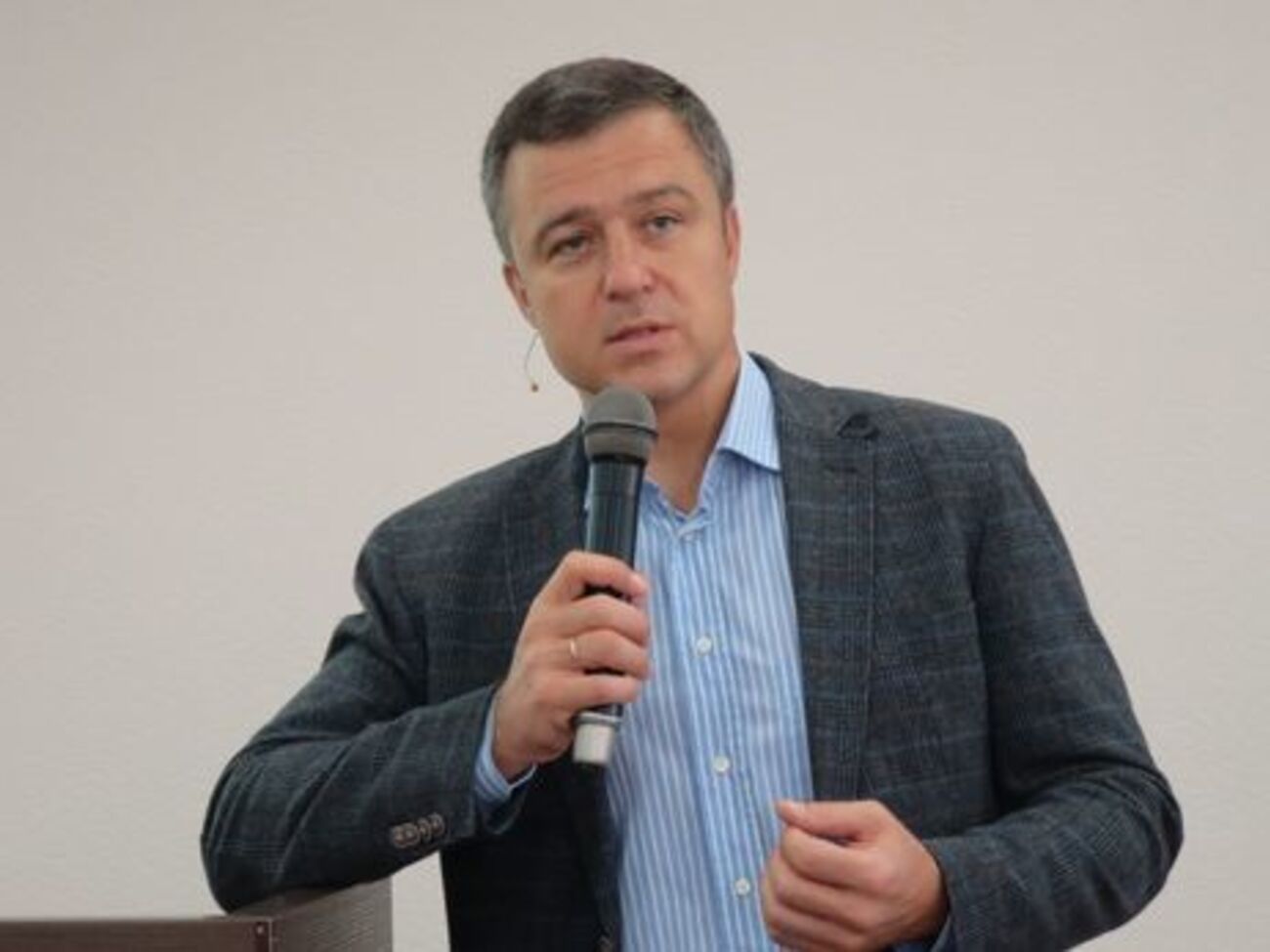 По словам Кулебы, почти 106 тыс. детей или 1,5% всего детского населения Украины воспитываются в интернатах