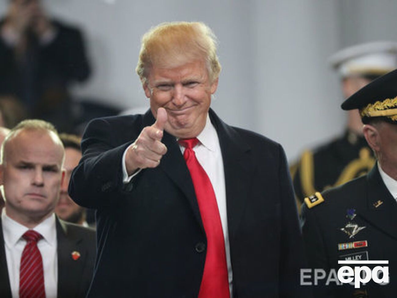 Накануне Трамп подписал указ, который, по его словам, предназначен для защиты страны от террористов
