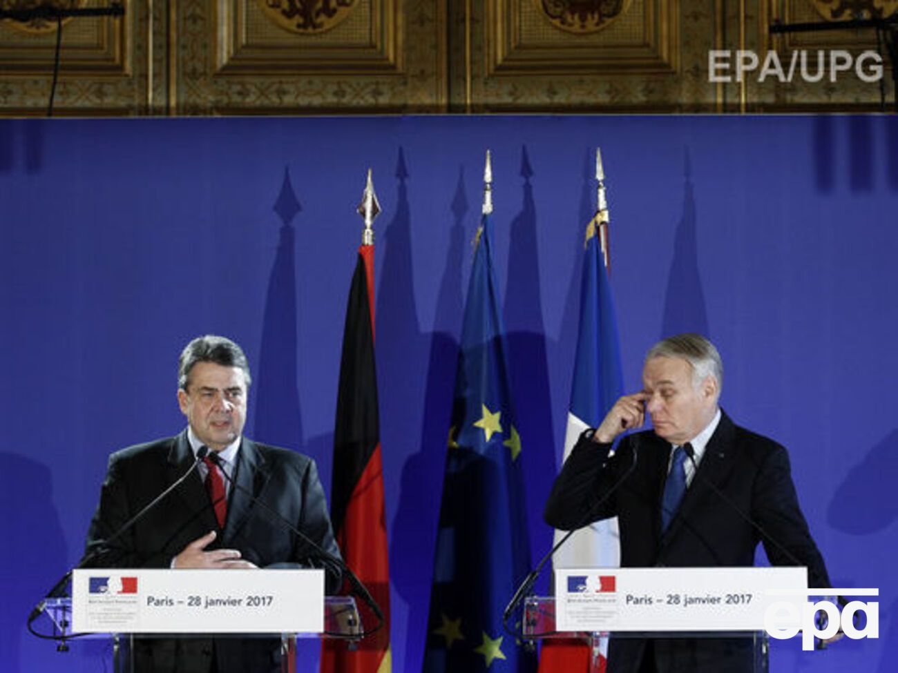 Зигмар Габриэль провел совместную пресс-конференцию с коллегой из Франции Жан-Марком Эро