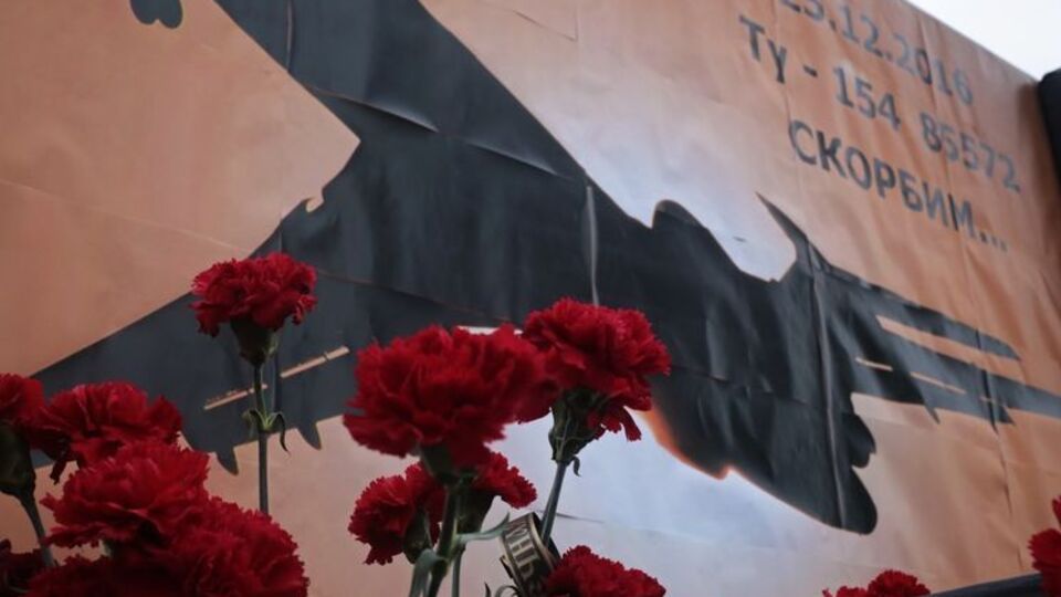 Эксперты уже больше месяца выясняют причину крушения российского Ту-154