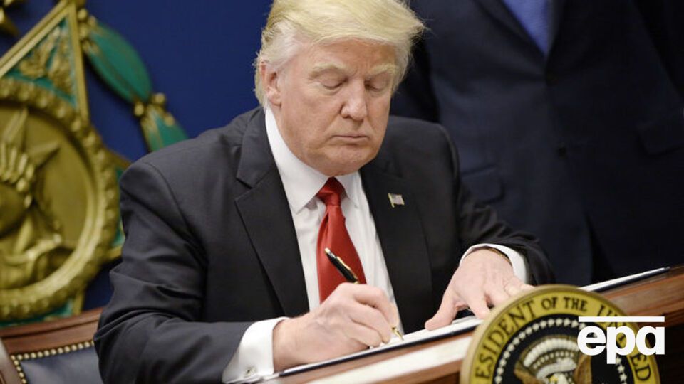 Нобелевские лауреаты из США выступили против документа, подписанного Трампом