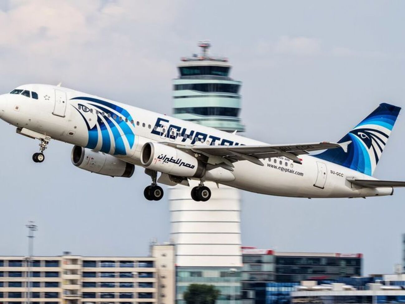 Шесть человек не пустили на самолет EgyptAir в Нью-Йорк из Каира