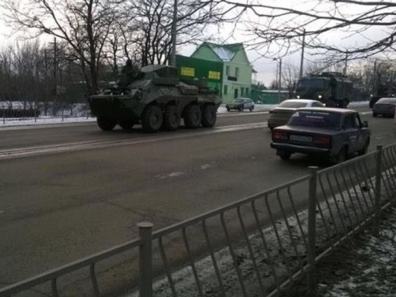 Колонна российской военной техники въехала в Симферополь