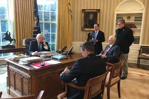 Трамп беседовал с Путиным, находясь в Овальном кабинете