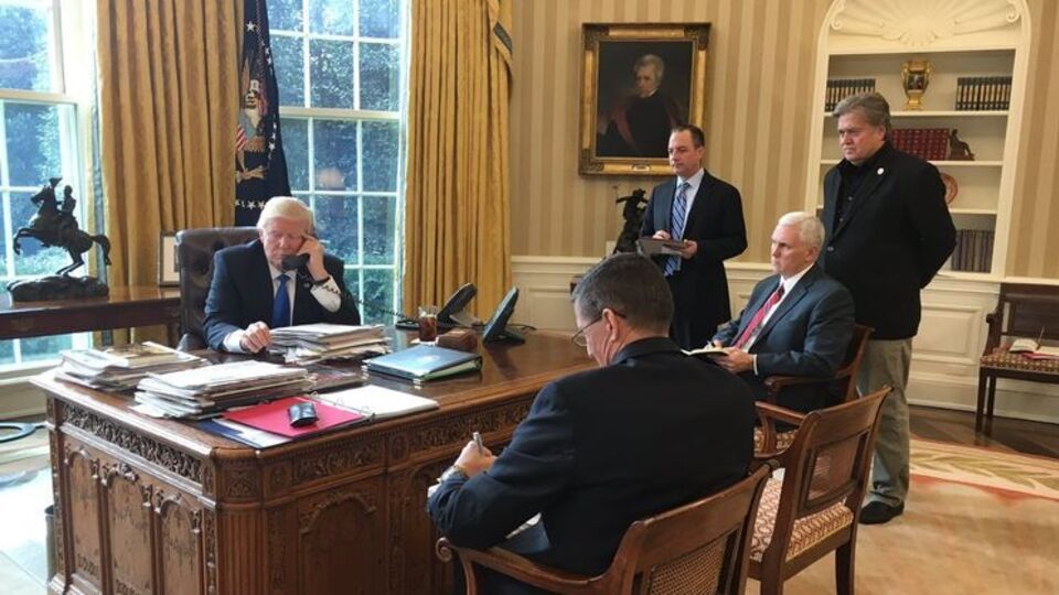 Трамп беседовал с Путиным, находясь в Овальном кабинете