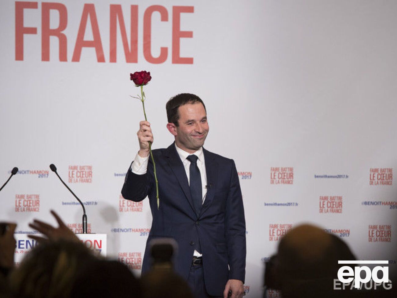 Амон станет соперником Фийона и Ле Пен