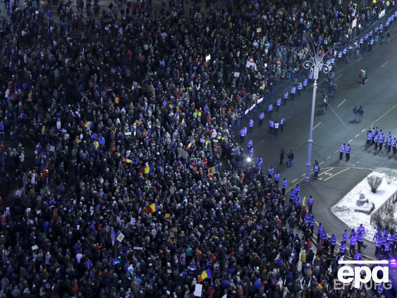 Митинг в Бухаресте собрал около 50 000 человек