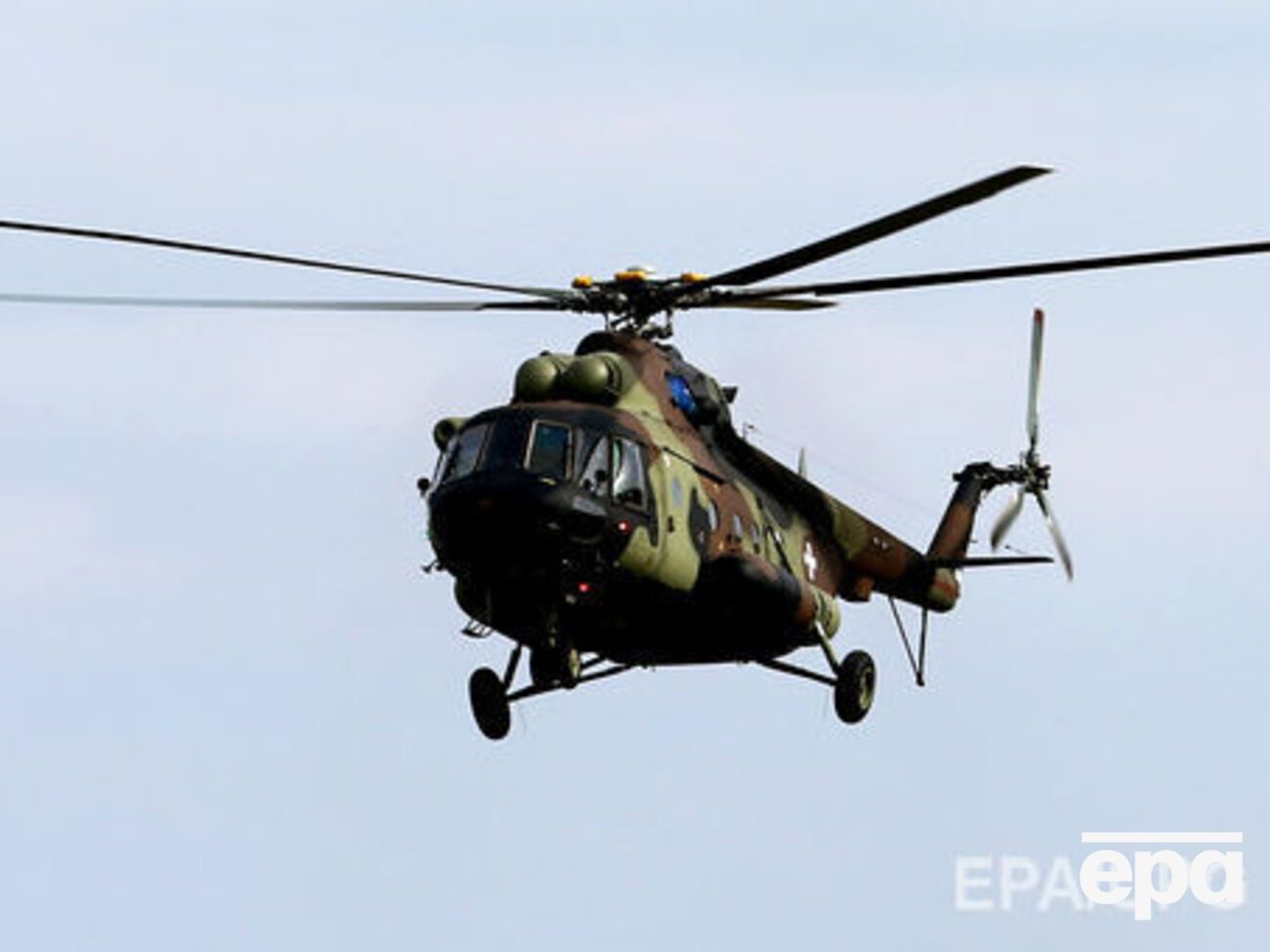 Вертолет ищут восемь&nbsp;военных самолетов