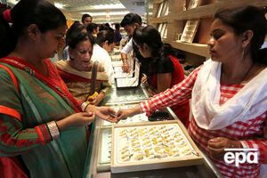 За два дня в стране купили больше четырех тонн золота