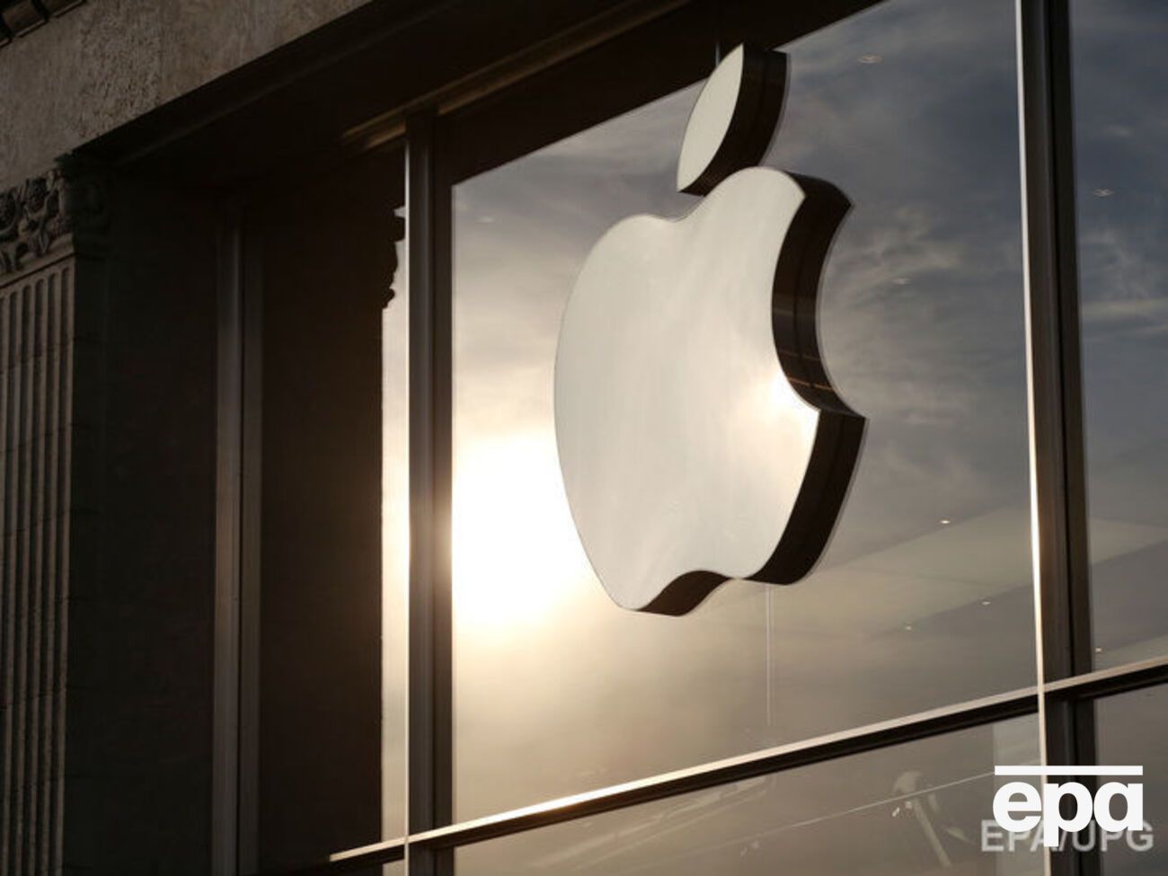 Супруги подали в суд на Apple